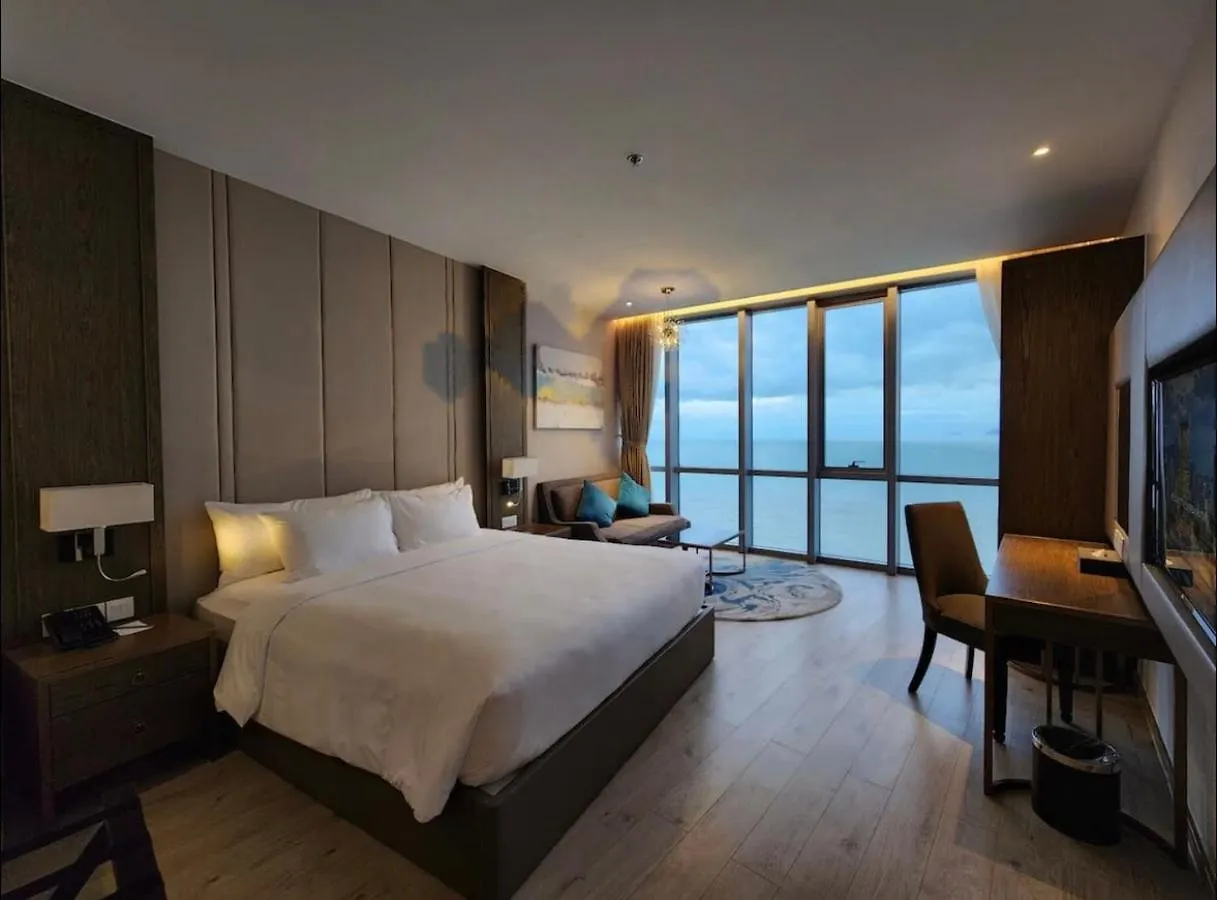 Panorama Beachfront Nha Trang 0*,