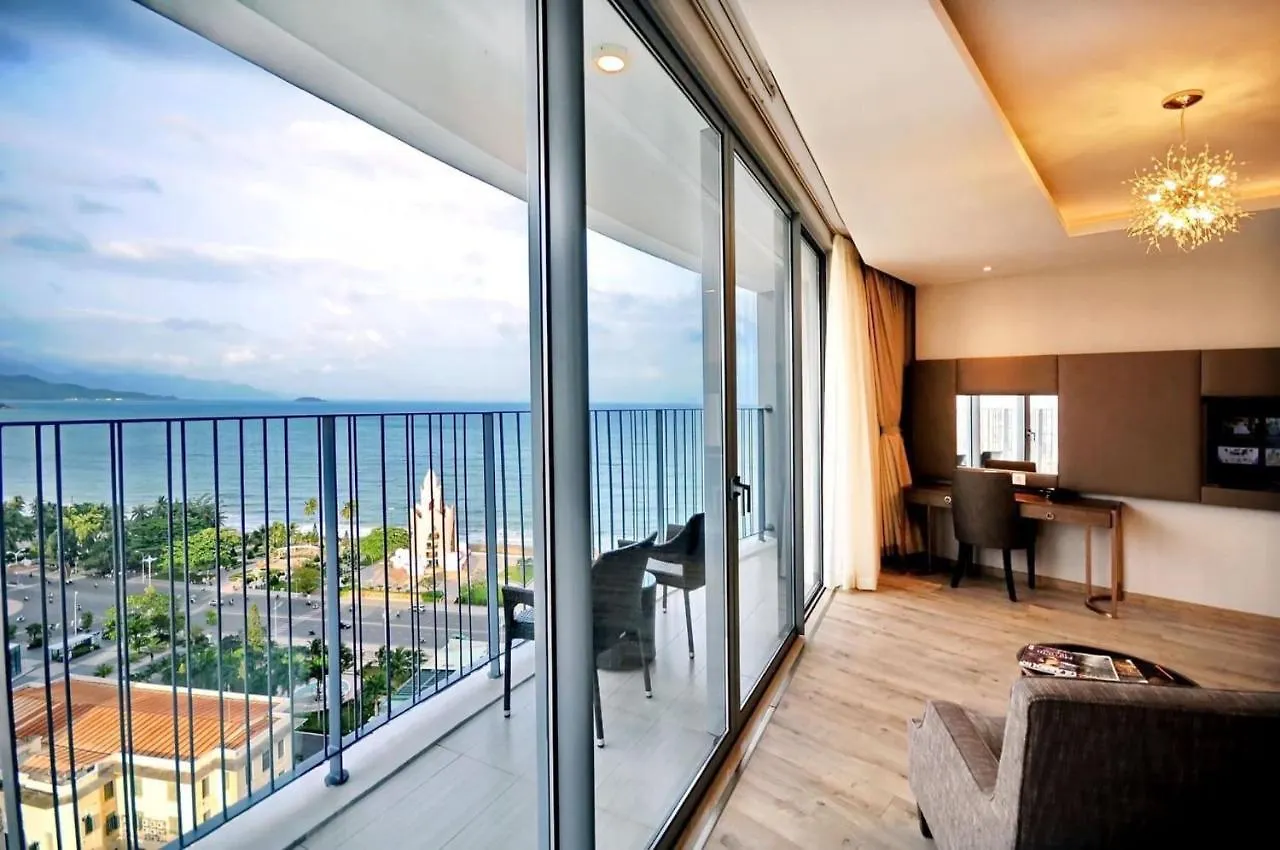 Panorama Beachfront 나트랑